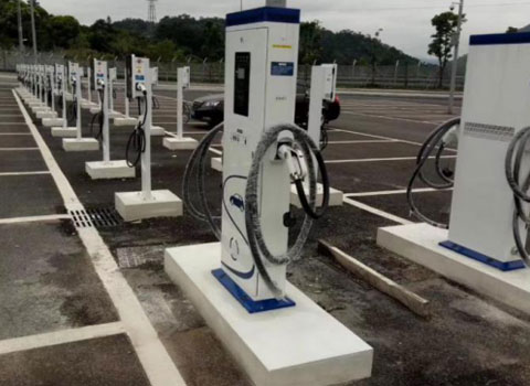 广州从化区赛马场案例-7KW立柱式充电桩-30KW双枪直流充电桩